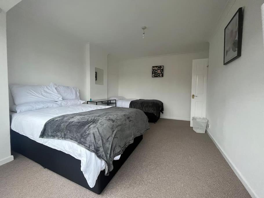 Spacious 4 Bed Home Near Nec, Jlr & Airport Parking For 3 Cars Ideal For Contractors! Solihull Exteriör bild