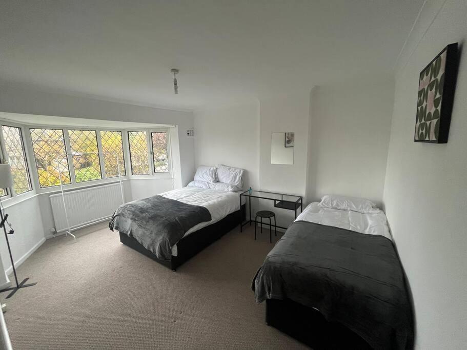 Spacious 4 Bed Home Near Nec, Jlr & Airport Parking For 3 Cars Ideal For Contractors! Solihull Exteriör bild