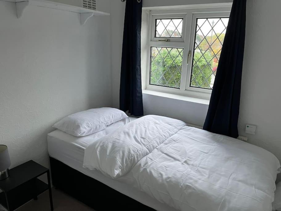 Spacious 4 Bed Home Near Nec, Jlr & Airport Parking For 3 Cars Ideal For Contractors! Solihull Exteriör bild
