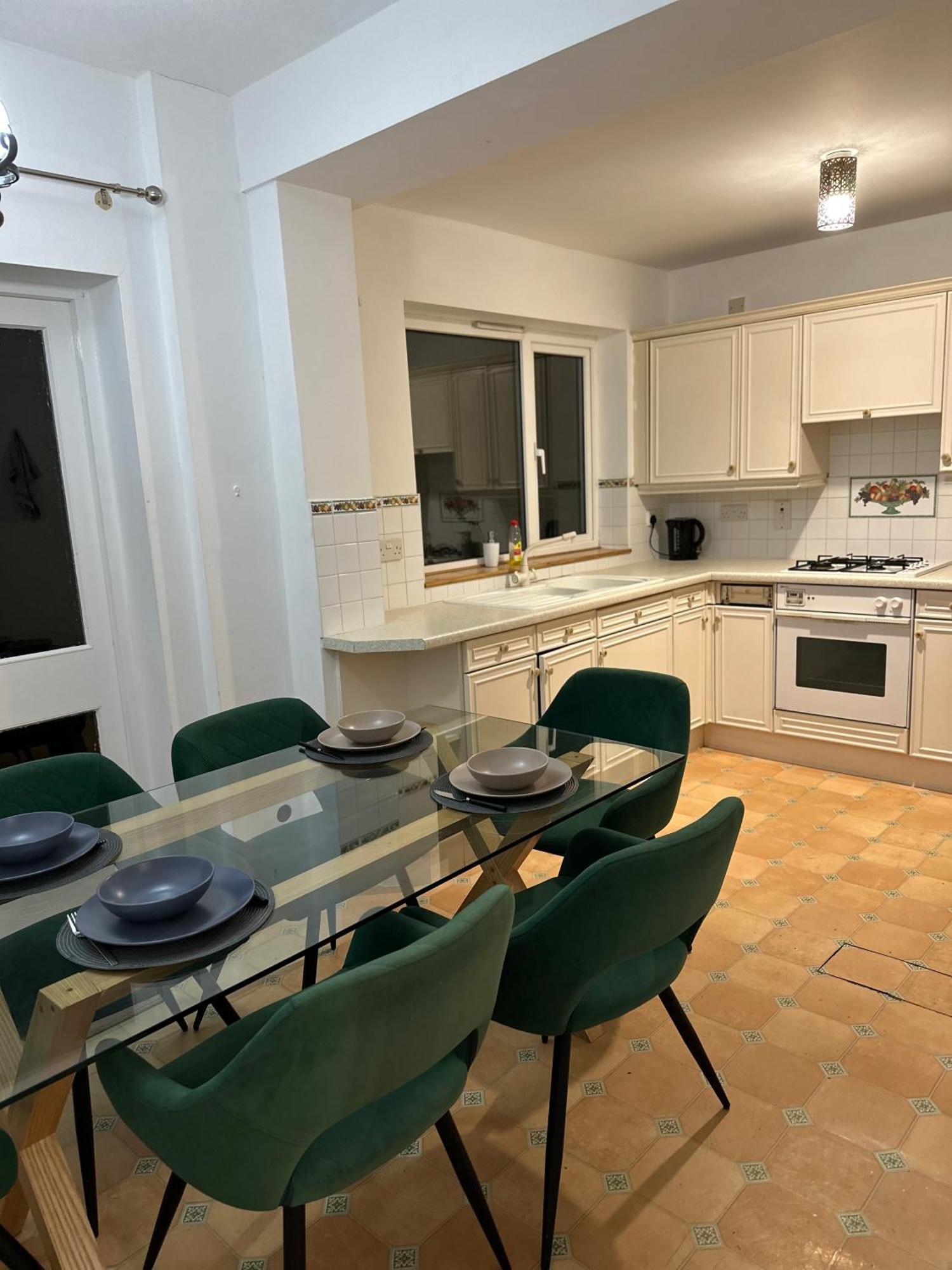 Spacious 4 Bed Home Near Nec, Jlr & Airport Parking For 3 Cars Ideal For Contractors! Solihull Exteriör bild
