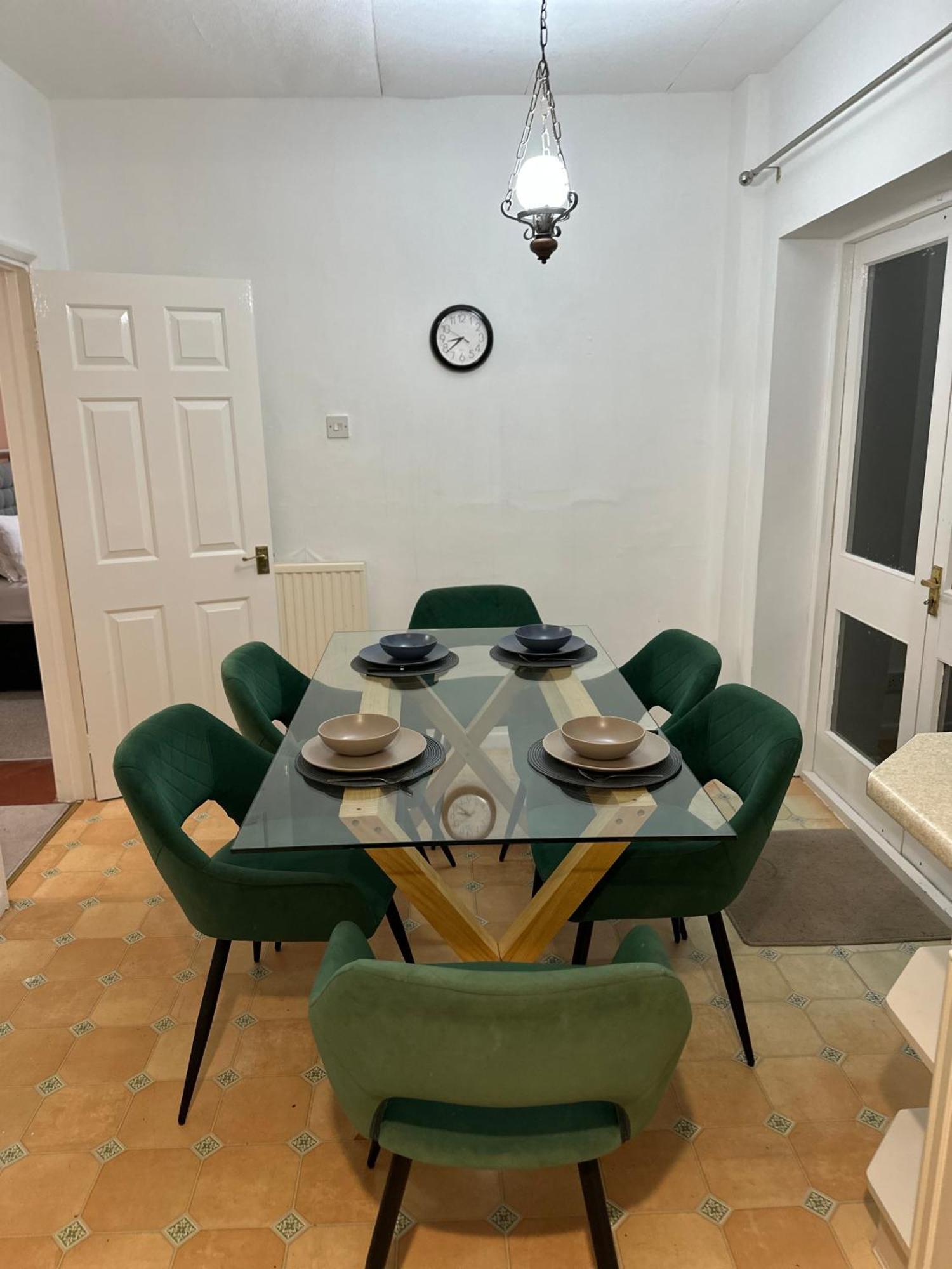Spacious 4 Bed Home Near Nec, Jlr & Airport Parking For 3 Cars Ideal For Contractors! Solihull Exteriör bild